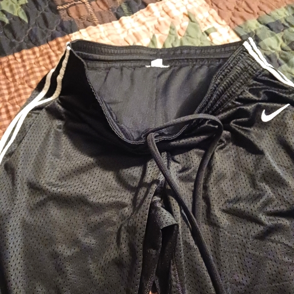 Nike Reversible Cropped Nylon Joggers - Picture 10 of 12